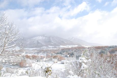 蒜山高原に初雪が